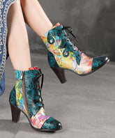 Botas de tacón grueso con relieve y cordones en azul bohemio